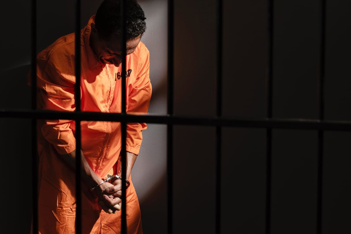 Departamento de Segurança Interna dos EUA comemora vitória judicial em favor da deportação de imigrantes ilegais criminosos para terceiros países