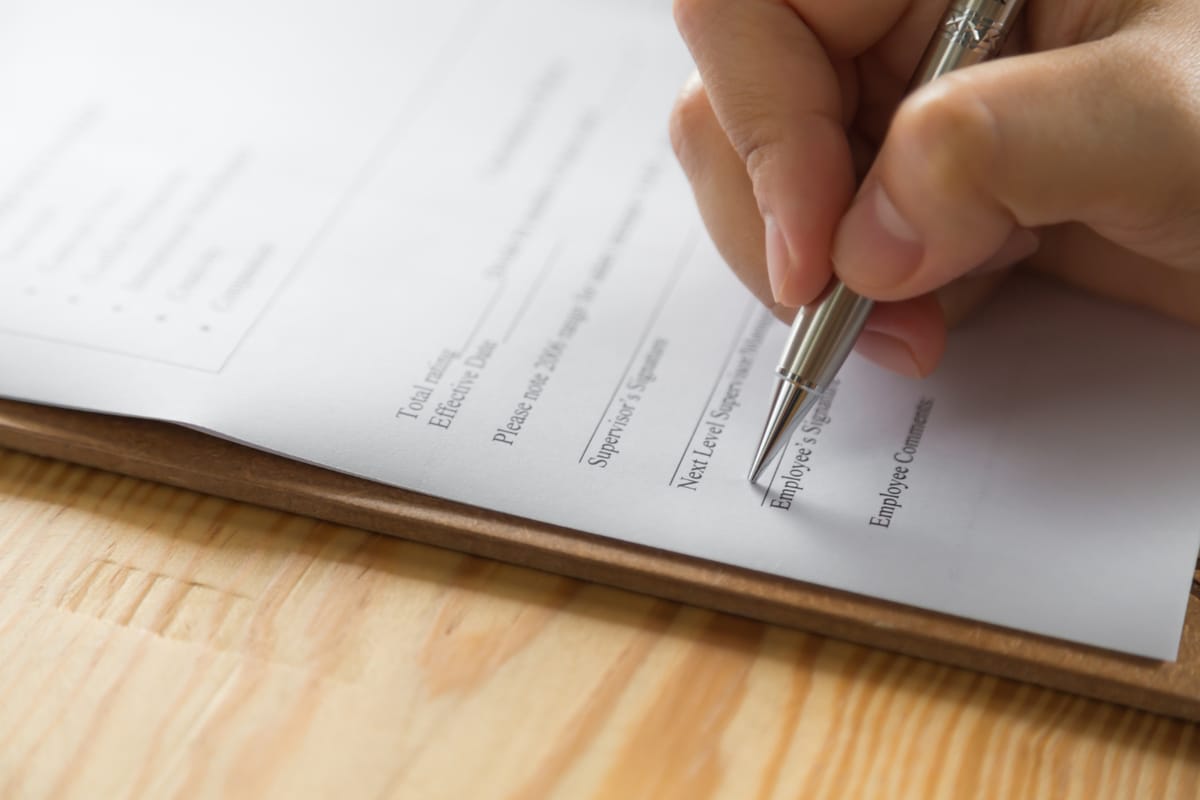 E‑Verify e permissões de trabalho revogadas: o que empregadores e trabalhadores precisam saber